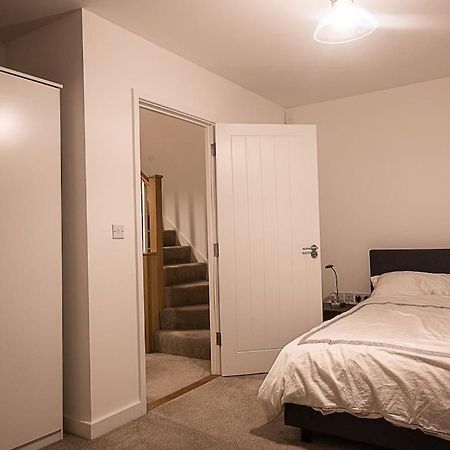 Exquisite Cozy House, Close To Train Station And Amenities Harold Wood Eksteriør billede