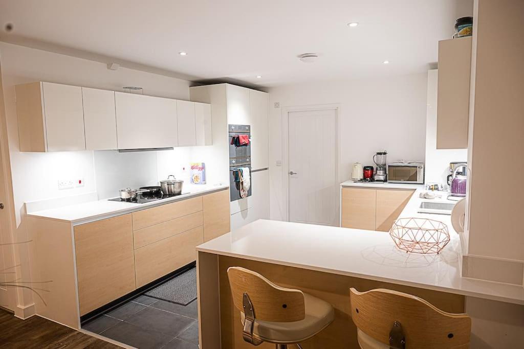 Exquisite Cozy House, Close To Train Station And Amenities Harold Wood Eksteriør billede
