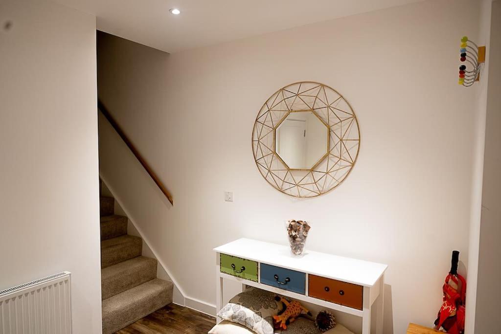 Exquisite Cozy House, Close To Train Station And Amenities Harold Wood Eksteriør billede