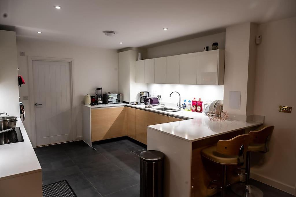 Exquisite Cozy House, Close To Train Station And Amenities Harold Wood Eksteriør billede